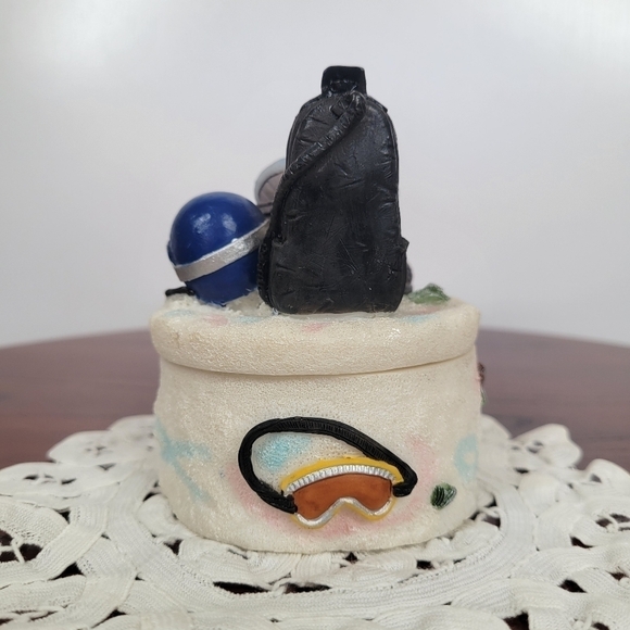 Vintage A. Richesco Corp Resin 3D Skiing Trinket Box 1980s Rare unique - Picture 4 of 17